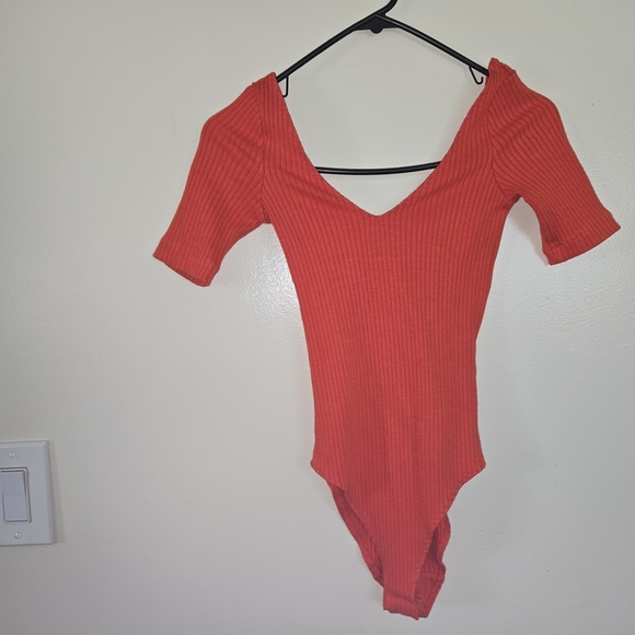 Elegant Red Off-Shoulder Top Size XS - Picture 2 of 5